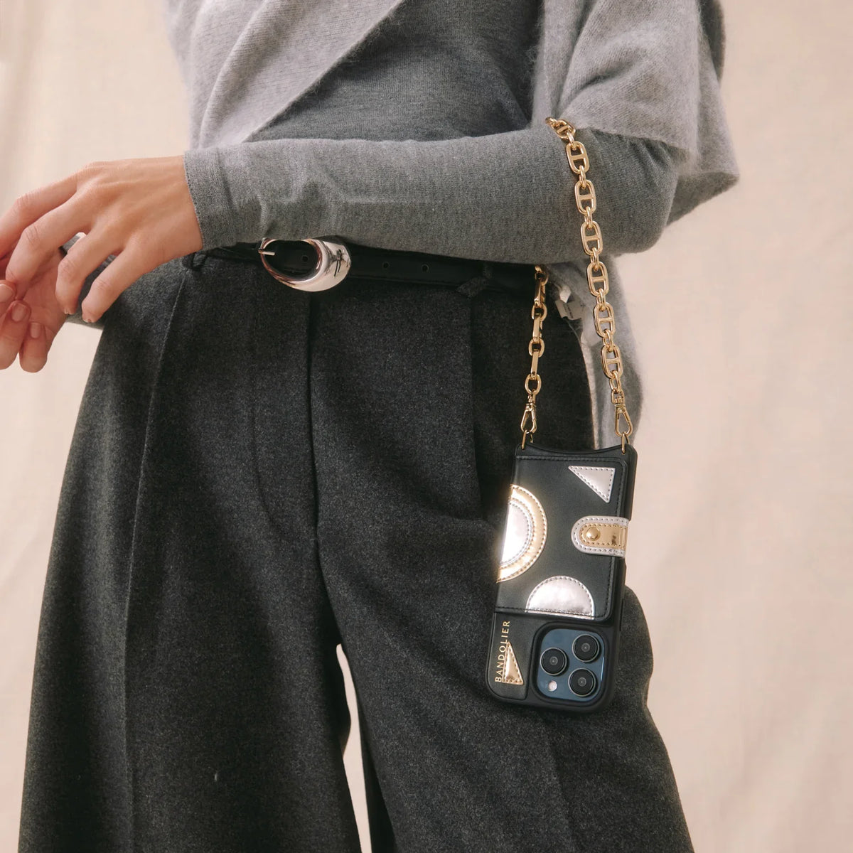 Isla MagSafe Charging Wristlet Phone Case - Black/Gold