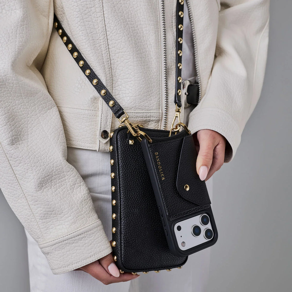 Round Studded Expanded Pouch - Black/Gold